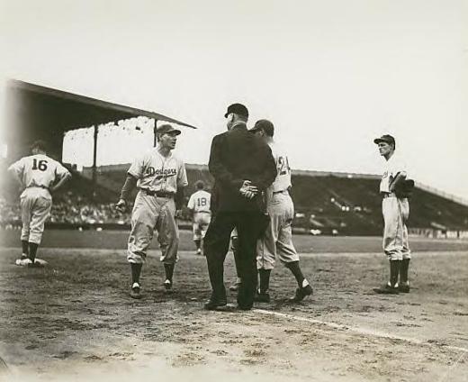 1940s-braves-field-dodgers-leo-durocher